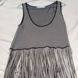 Sleeveless tunic